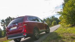 Mitsubishi Outlander Facelifting (2016) - galeria redakcyjna - widok z tyłu