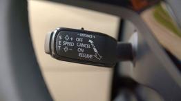 Skoda Superb III Sedan - galeria redakcyjna - manetka do sterowania tempomatem