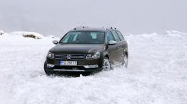 Volkswagen Passat B7 Alltrack 2.0 TDI CR DPF BlueMotion 170KM - galeria redakcyjna - widok z przodu