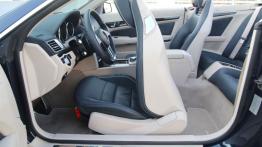 Mercedes Klasa E W212 Kabriolet Facelifting - galeria redakcyjna - widok ogólny wnętrza z przodu