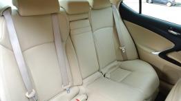 Lexus IS 220d - tylna kanapa