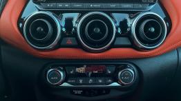 Nissan Juke 1.0 DIG-T 117 KM - galeria redakcyjna - inny element panelu przedniego