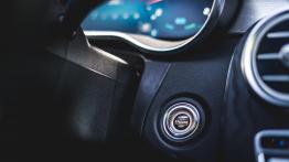 Mercedes Klasa C 200 1.5 184 KM - galeria redakcyjna - inny element panelu przedniego