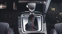 Kia ProCeed GT 1.6 T-GDI 204 KM - galeria redakcyjna - widok ogólny wnętrza z przodu