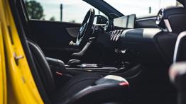 Mercedes A35 AMG - galeria redakcyjna - widok ogólny wnętrza z przodu
