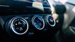 Suzuki Swift Sport 1.4 Boosterjet 140 KM - galeria redakcyjna - inny element panelu przedniego