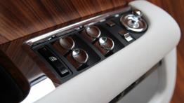 Rolls-Royce Wraith 6.6 632KM - galeria redakcyjna - sterowanie w drzwiach