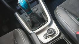 Suzuki Vitara 1.6 VVT 120 KM - galeria redakcyjna - tunel środkowy między fotelami