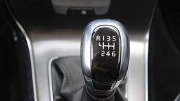 Volvo V40 1.6 T3 150KM - galeria redakcyjna - dźwignia zmiany biegów