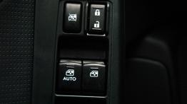 Subaru Forester IV Terenowy 2.0 XT 240KM - galeria redakcyjna - sterowanie w drzwiach