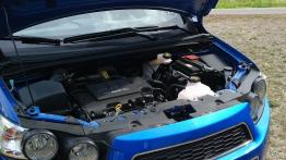 Chevrolet Aveo T300 - galeria redakcyjna - maska otwarta