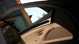BMW Seria 5 F10-F11 Limuzyna M550d xDrive 381KM - galeria redakcyjna - drzwi kierowcy od wewnątrz