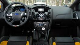 Ford Focus III Hatchback 5d 2.0 EcoBoost 250KM - galeria redakcyjna - pełny panel przedni
