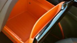 Renault Captur TCe EDC 120KM - galeria redakcyjna - schowek przedni otwarty