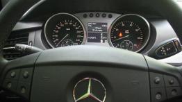 Mercedes R 500 L - galeria redakcyjna - deska rozdzielcza