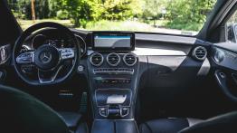 Mercedes Klasa C 200 1.5 184 KM - galeria redakcyjna - inny element panelu przedniego