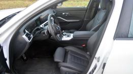 BMW Seria 3 2.0 320d 190 KM - galeria redakcyjna - widok ogólny wnętrza z przodu