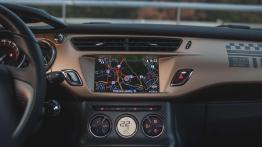 DS3 Racing 1.6 THP 202 KM - galeria redakcyjna - konsola środkowa