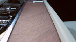 Volvo XC90 II - galeria redakcyjna - tunel środkowy między fotelami