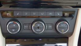 Skoda Superb III Sedan - galeria redakcyjna - panel sterowania wentylacją i nawiewem
