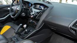 Ford Focus III Hatchback 5d 2.0 EcoBoost 250KM - galeria redakcyjna - pełny panel przedni