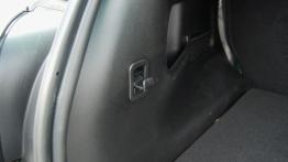 Fiat 500L Trekking 1.6 MultiJet II - galeria redakcyjna - haczyk w bagażniku