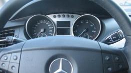 Mercedes R 500 L - galeria redakcyjna - deska rozdzielcza