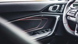 Kia ProCeed GT 1.6 T-GDI 204 KM - galeria redakcyjna - widok ogólny wnętrza z przodu