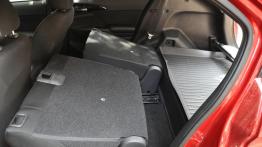 Mitsubishi Eclipse Cross 1.5 T 163 KM - galeria redakcyjna - tylna kanapa złożona, widok z boku