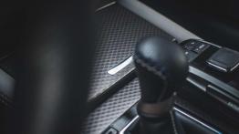 Lexus GS F - galeria redakcyjna - tunel środkowy między fotelami