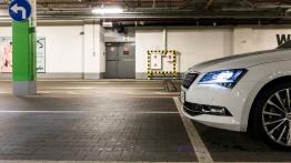 Skoda Superb L&K 2.0 TDI 150 KM - galeria redakcyjna - przód - inne ujęcie