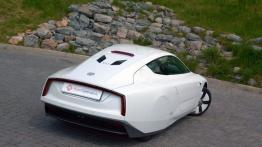 Volkswagen XL1 0.8 TDI Hybrid 69KM - galeria redakcyjna - widok z tyłu