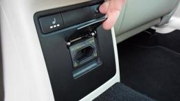 Skoda Octavia III Kombi 1.8 180KM - galeria redakcyjna - gniazdo 230V z tyłu