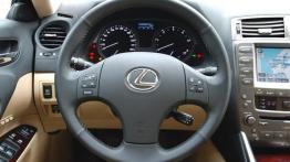 Lexus IS 220d - deska rozdzielcza
