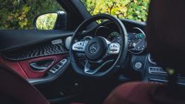 Mercedes Klasa C 220d 4MATIC - galeria redakcyjna  - widok ogólny wnętrza z przodu