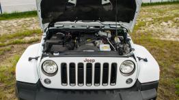 Jeep Wrangler Unlimited 1941 - galeria redakcyjna - maska otwarta