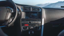 DS4 1955 1.2 PureTech 131 KM - galeria redakcyjna - konsola środkowa