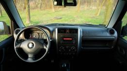 Suzuki Jimny Standard 1.3 VVT 85KM - galeria redakcyjna - pełny panel przedni