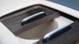 Mercedes Klasa E W212 Kabriolet Facelifting - galeria redakcyjna - tunel środkowy z tyłu