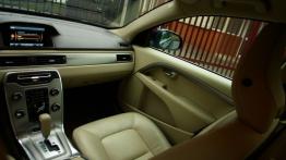 Volvo S80 II Sedan 2.4 D5 215KM - galeria redakcyjna - widok ogólny wnętrza z przodu