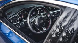 Kia ProCeed GT 1.6 T-GDI 204 KM - galeria redakcyjna - widok ogólny wnętrza z przodu