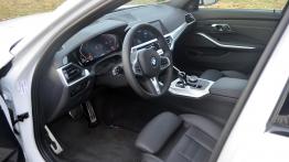 BMW Seria 3 2.0 320d 190 KM - galeria redakcyjna - widok ogólny wnętrza z przodu