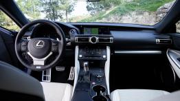 Lexus RC 300h - galeria redakcyjna - pełny panel przedni