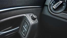 Volkswagen Polo GTI - pod prąd - sterowanie w drzwiach