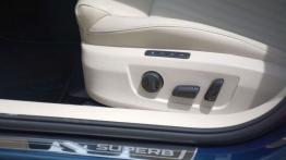 Skoda Superb III Sedan - galeria redakcyjna - sterowanie regulacją foteli