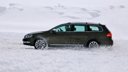 Volkswagen Passat B7 Alltrack 2.0 TDI CR DPF BlueMotion 170KM - galeria redakcyjna - lewy bok