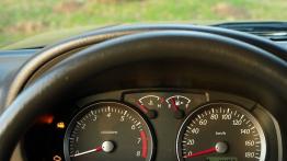Suzuki Jimny Standard 1.3 VVT 85KM - galeria redakcyjna - prędkościomierz
