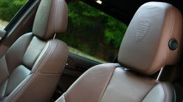 Porsche Cayenne III SUV 3.0 Diesel 245KM - galeria redakcyjna - zagłówek na fotelu kierowcy, widok z