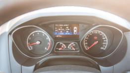 Ford Focus ST FL - galeria redakcyjna - zestaw wskaźników
