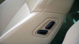 Skoda Superb III Sedan - galeria redakcyjna - sterowanie regulacją foteli